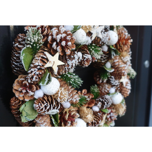 Snow Dusted Pinecone Christmas Wreath Close Up