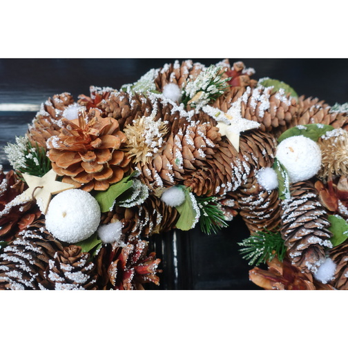 Snow Dusted Pinecone Christmas Wreath Close Up